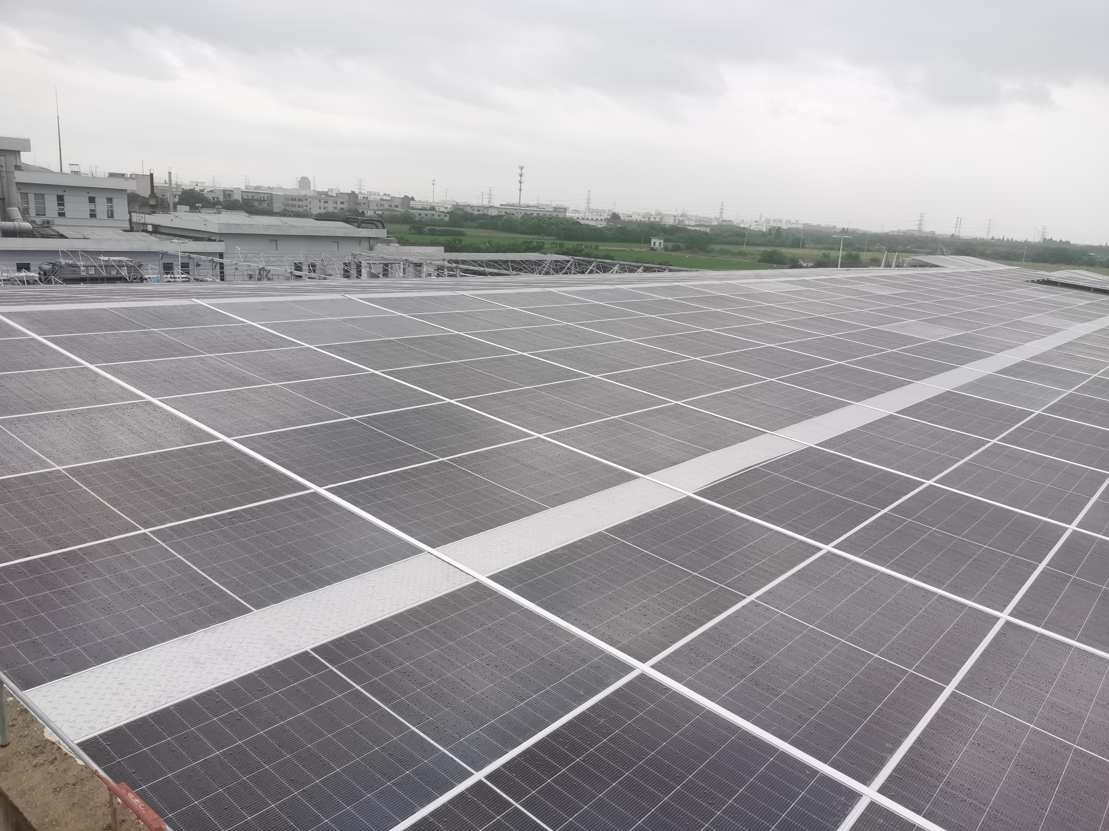 安装光伏发电面板贵吗